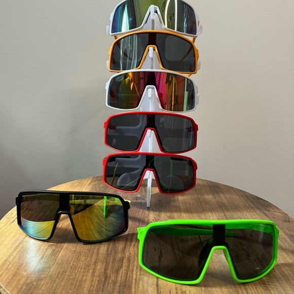 Perfect green flash sports glasses☘️’ - Picture 3 of 3